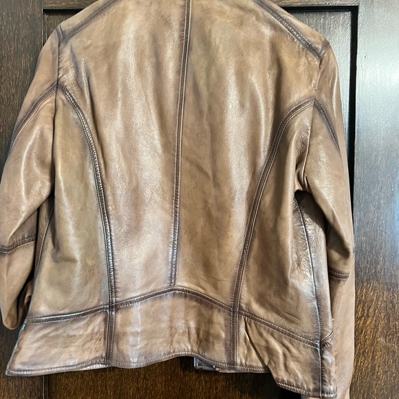 NWT Massimo Dutti distressed leather jacket - Picture 2 of 9